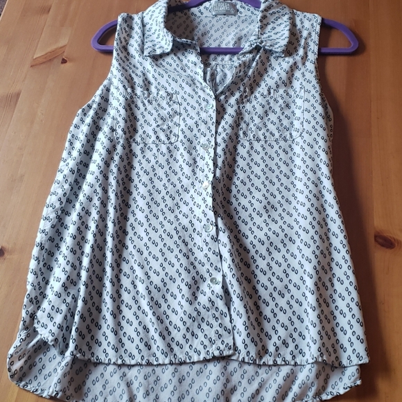 Button down summer blouse - Picture 2 of 3